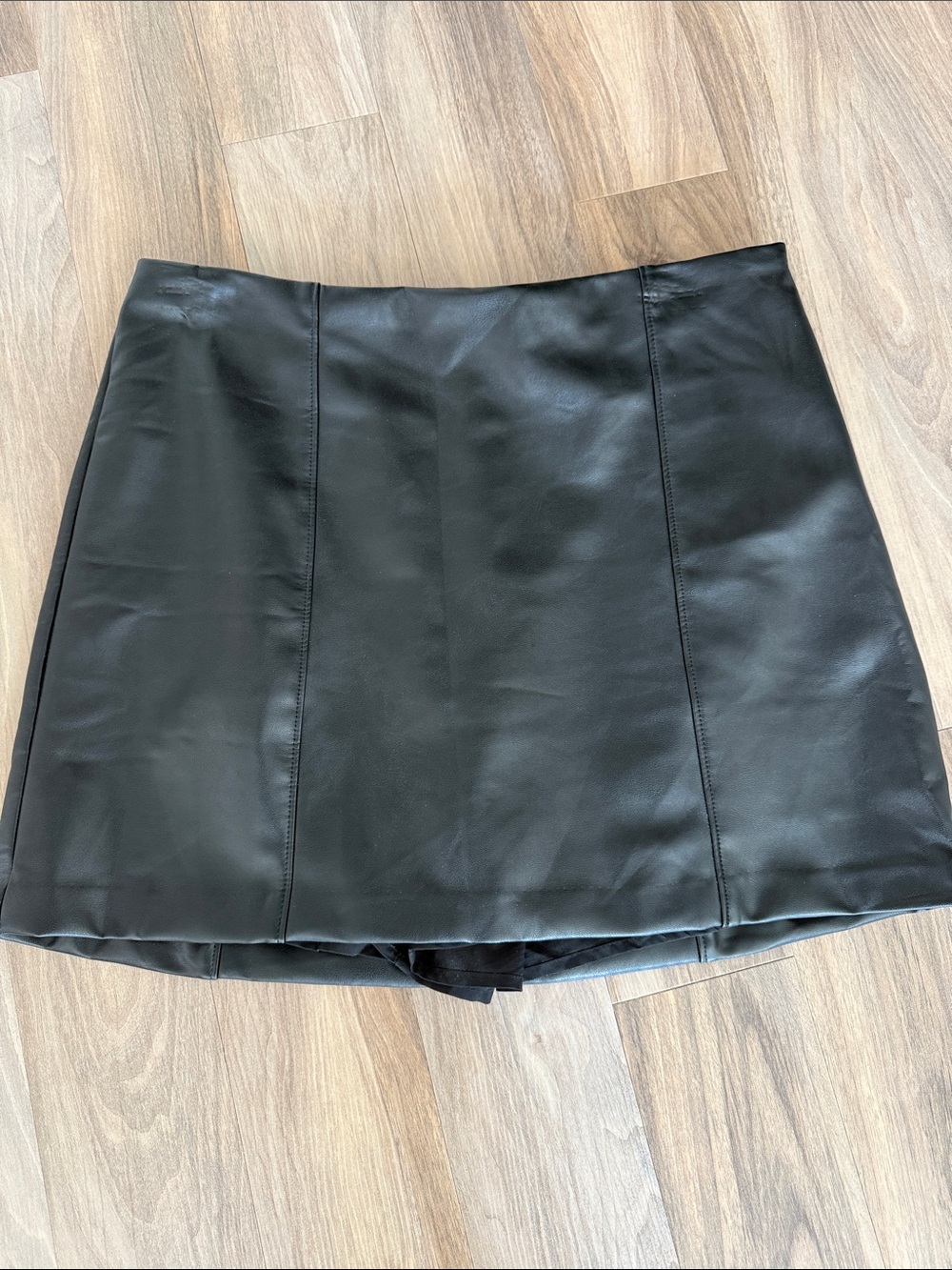 Abercrombie Black Faux Leather Mini Skirt - Sleek A-Line Style